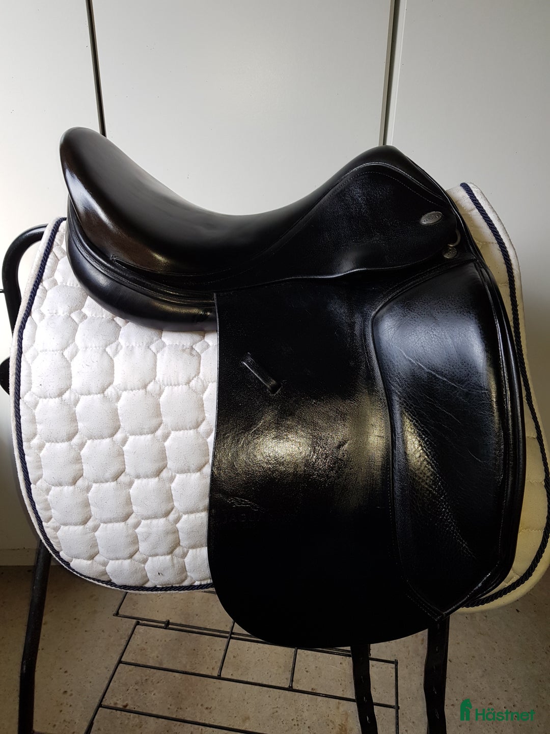 Sadlar hästutrustning till salu: Jaguar XKC i Vreta Kloster - Annons 2