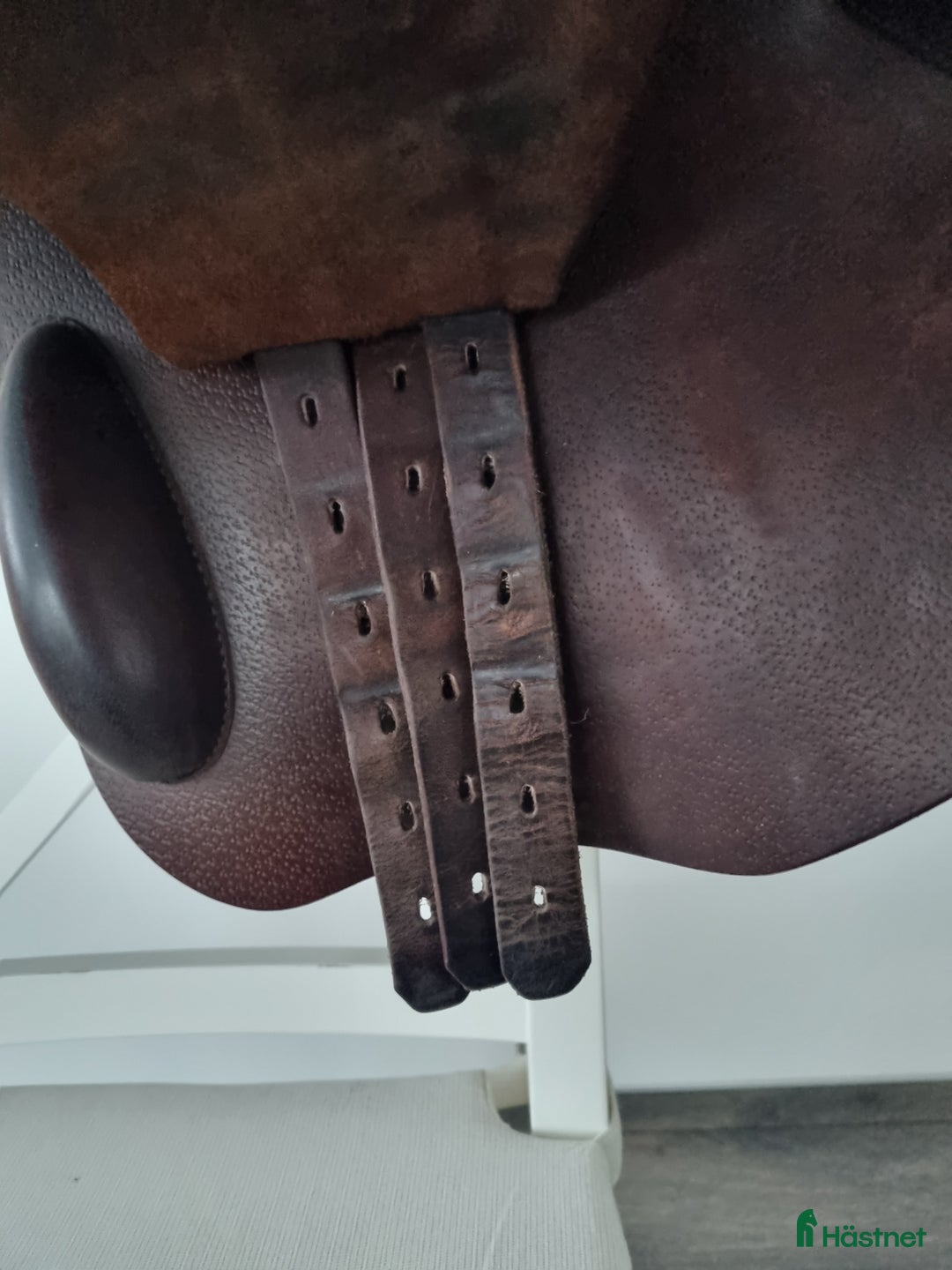 Sadlar hästutrustning till salu: Fin brun hoppsadel 17" i Tvååker - Annons 7