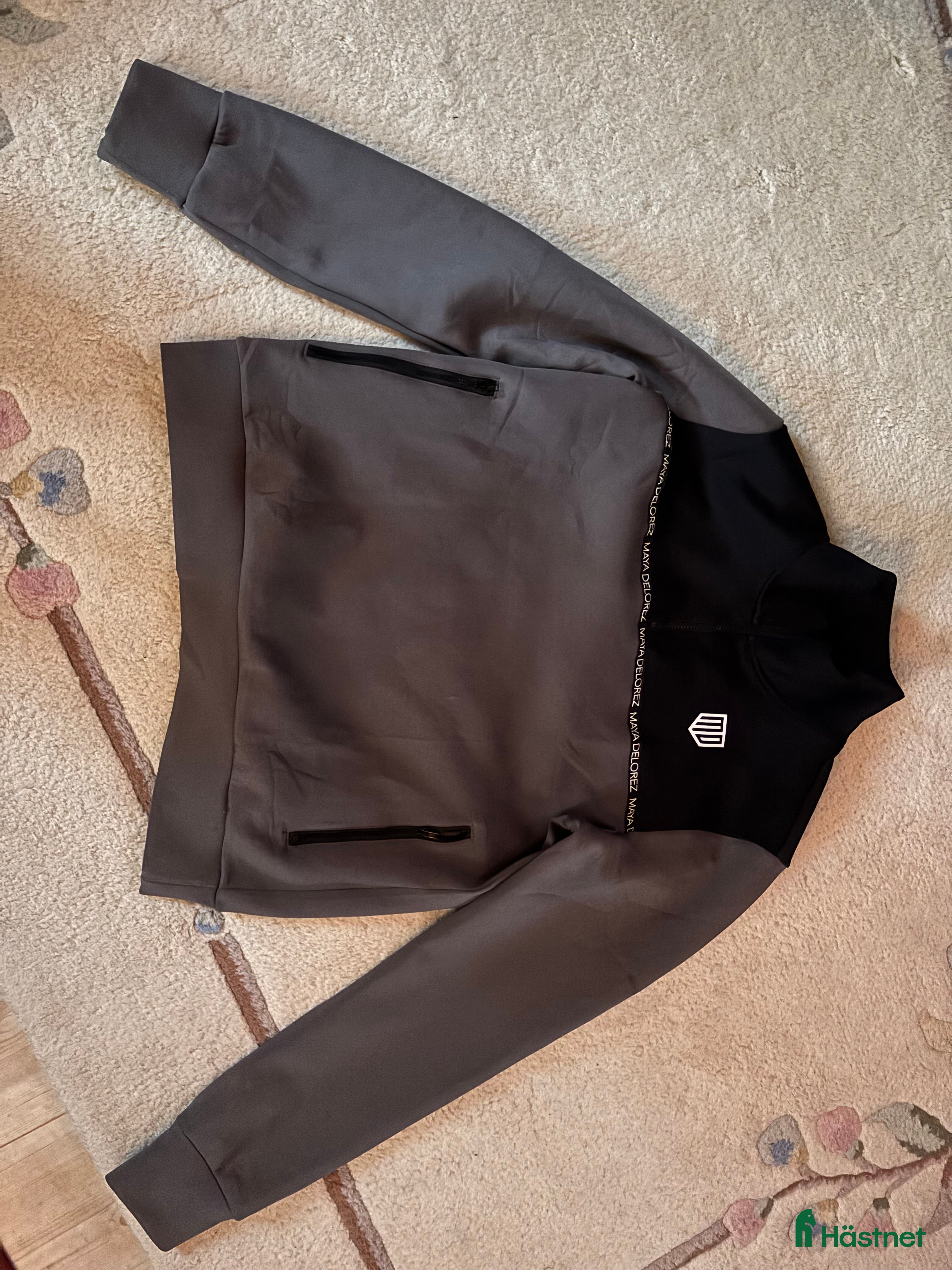 Jackor & Kavajer ryttarutrustning till salu: Maya delorez tjocktröja XL - Annons 2