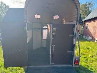 Hästtransporter fordon & transport till salu: UTHYRES i Åstorp - Annons 24