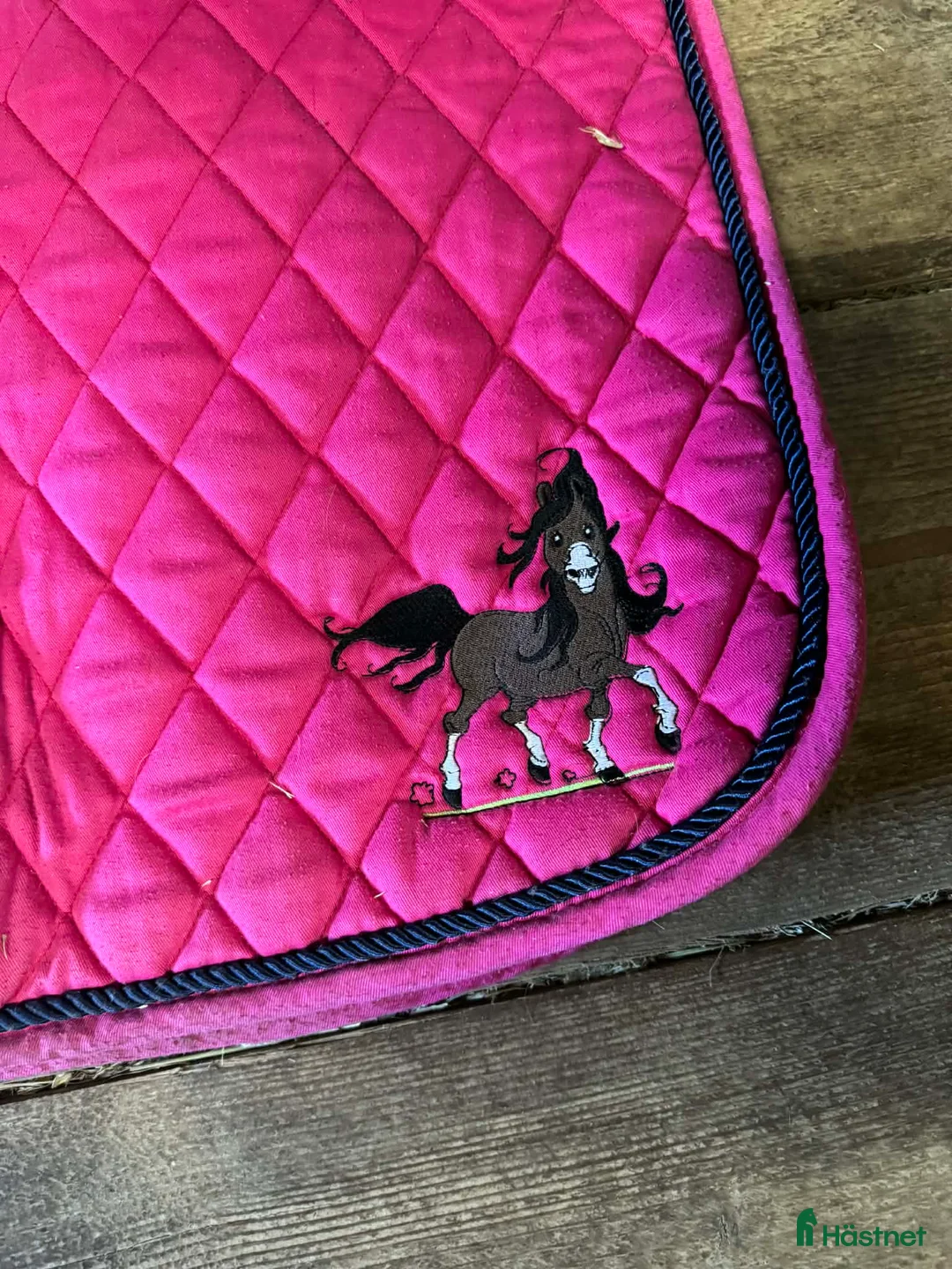 Schabrak & Vojlockar hästutrustning till salu: Otvättade schabrak - Annons 1