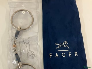 Bett hästutrustning till salu: Fager tredelat bett i Uppsala - Annons 1