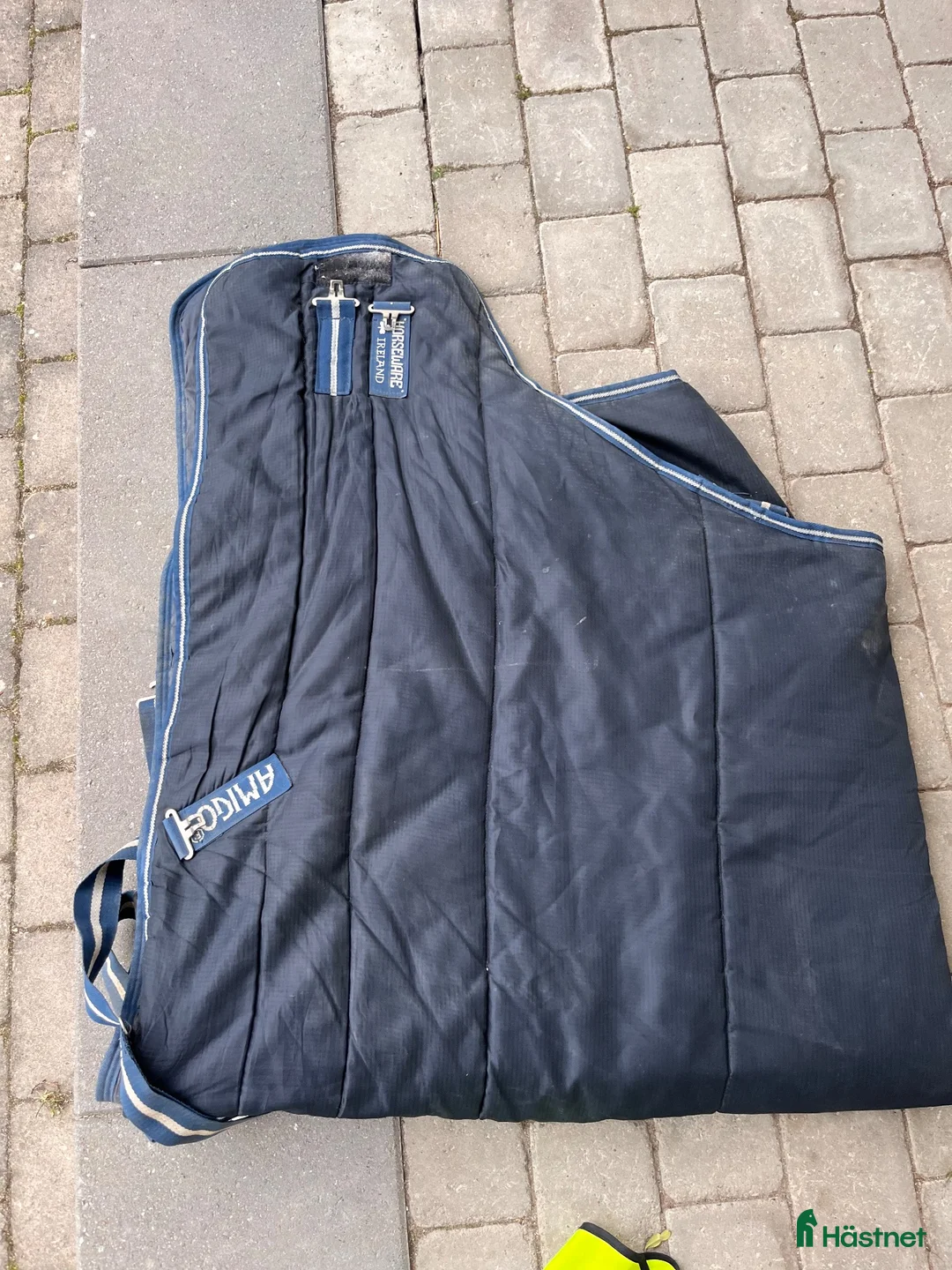Täcken hästutrustning till salu: Horseware Amigo stalltäcke 350 gram, storlek 140cm - Annons 1