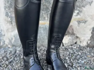 Ridstövlar ryttarutrustning till salu: De Niro Roberto 40 i Strömsholm - Annons 4