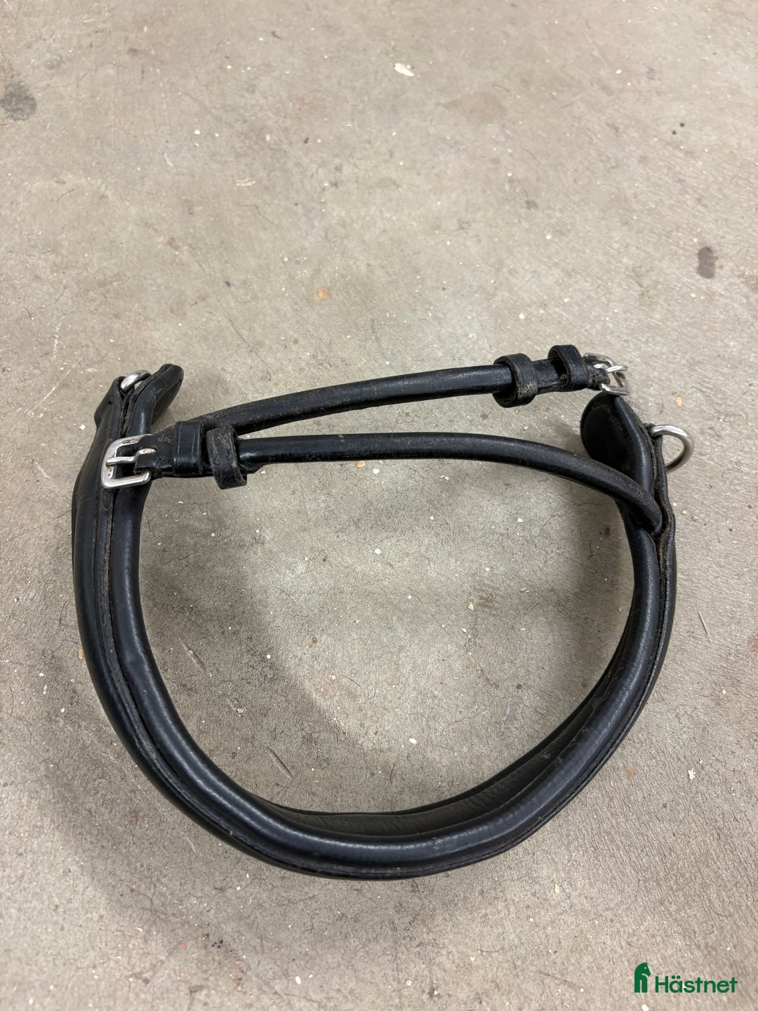 Träns hästutrustning till salu: Droppformad nosgrimma i Täby - Annons 2