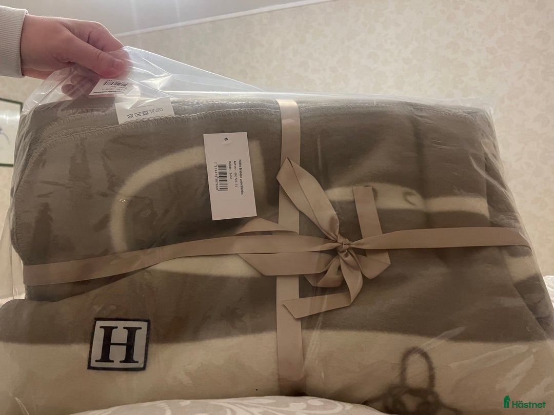 Täcken hästutrustning till salu: Fleece filt med häst motiv från hööks  i Älvkarleby - Annons 2