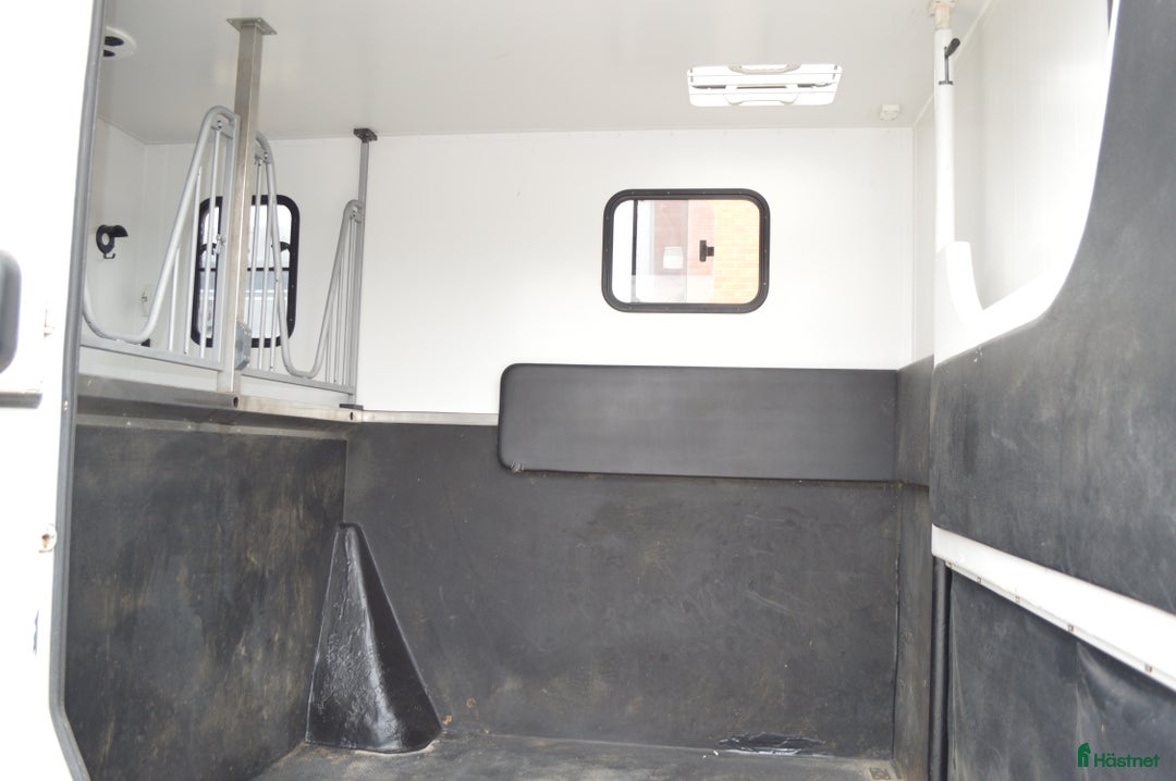 Hästlastbilar  fordon & transport till salu: Nuyts 5 sits V galler 14850 mil i Kvicksund - Annons 5