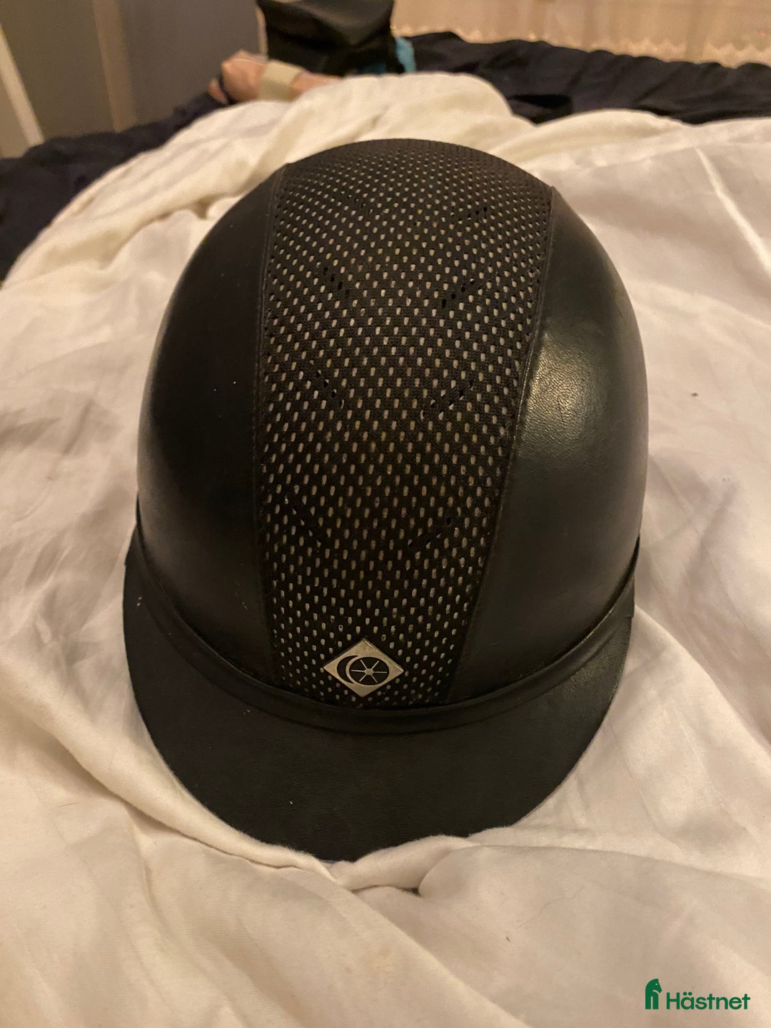 Hjälmar ryttarutrustning till salu: Charles owen ayr8 strl 56 i Skutskär - Annons 1