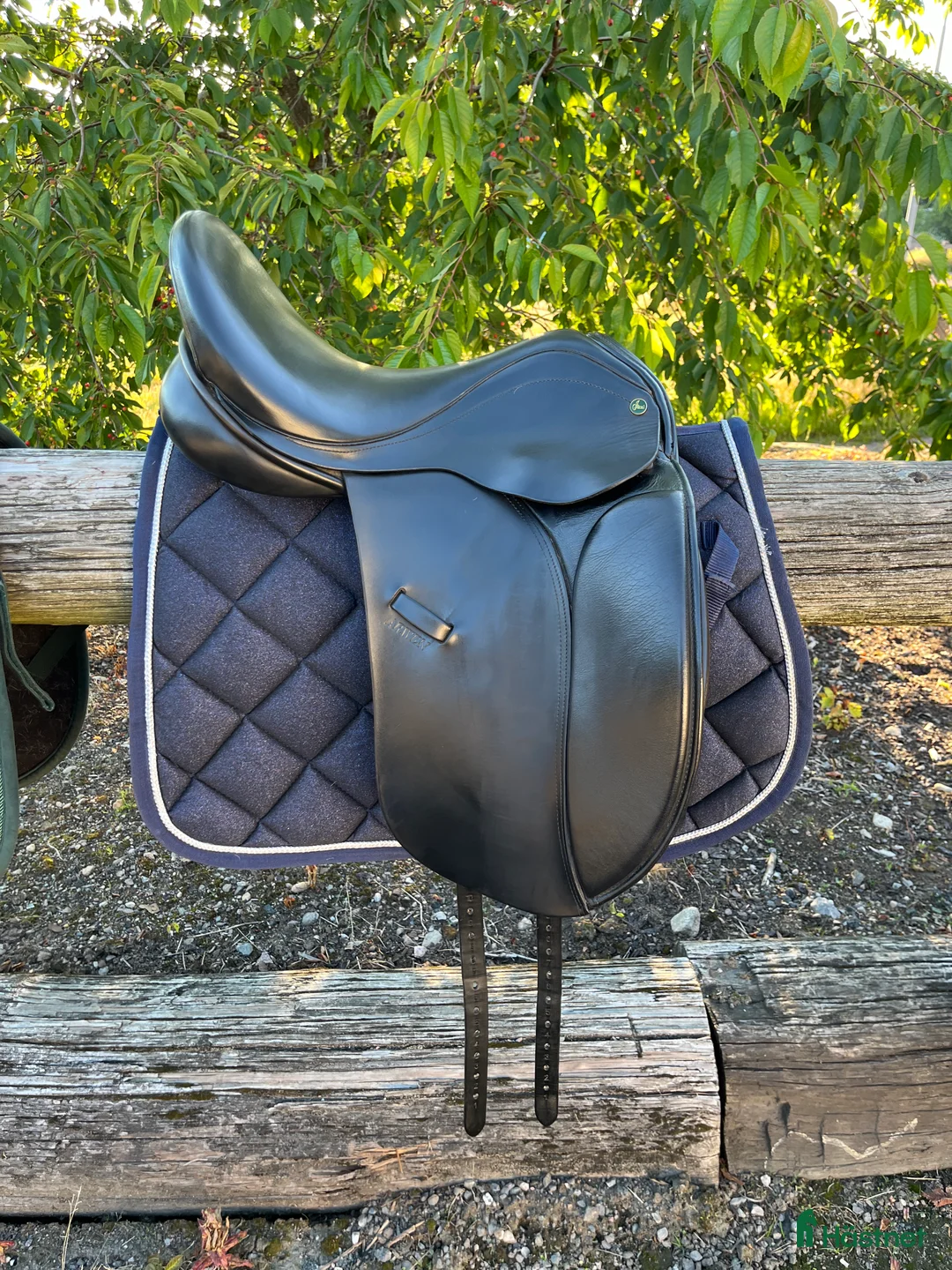 Sadlar hästutrustning till salu: Jättefin dressyrsadel i Mölndal - Annons 1