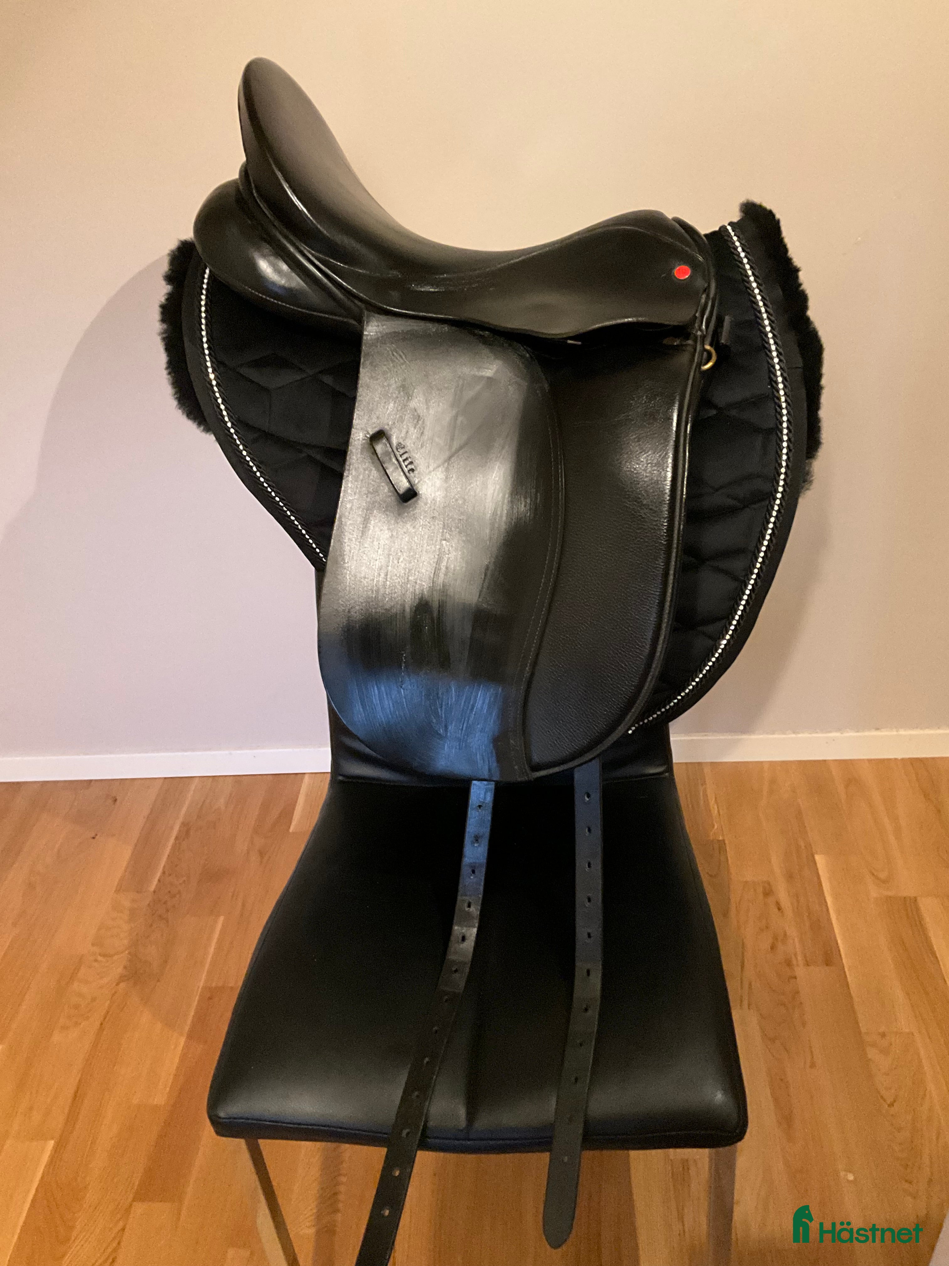 Sadlar hästutrustning till salu: Wellington Elite, 17", fit 3 i Västerås - Annons 5