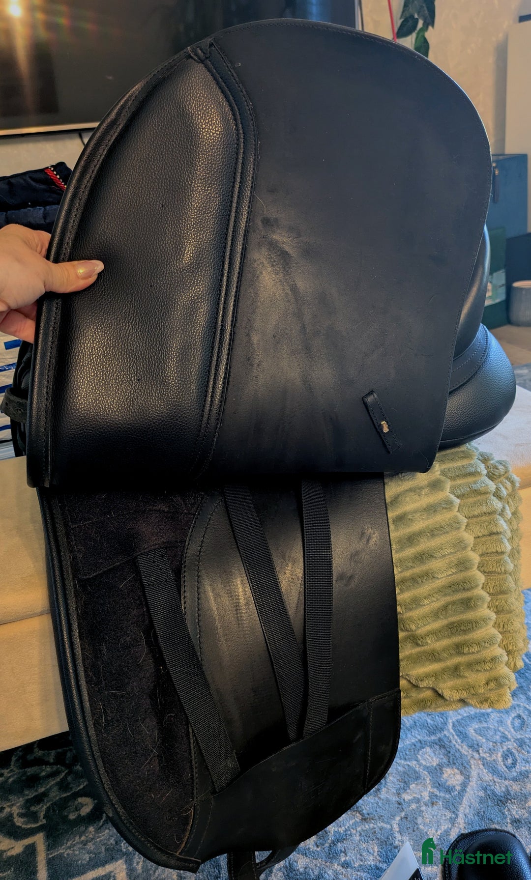 Sadlar hästutrustning till salu: Arena dressyr 17", mycket välskött i Visby - Annons 7