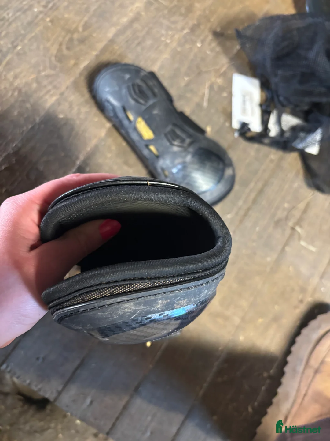 Benskydd hästutrustning till salu: Nästan nya benskydd  - Annons 2