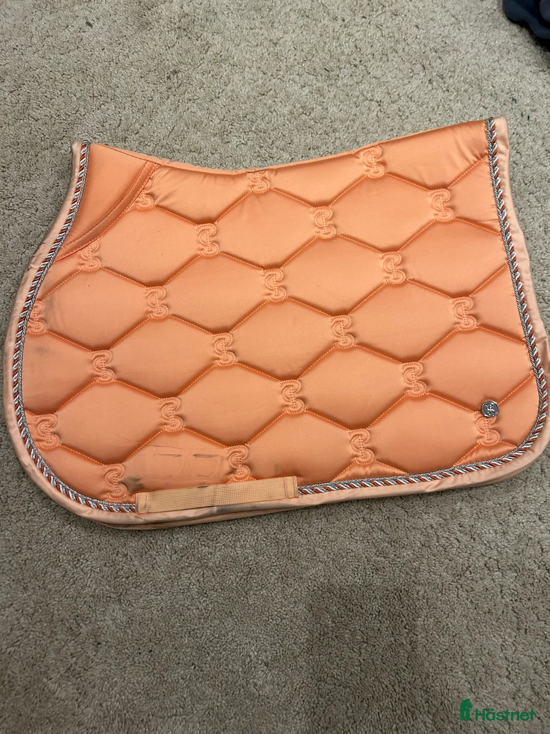 Schabrak & Vojlockar hästutrustning till salu: Orange set schabrak, boots och tröjor i Enhörna - Annons 7