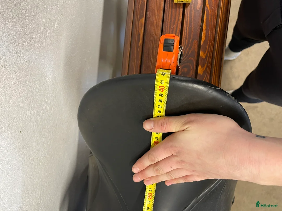 Sadlar hästutrustning till salu: Svart Kieffer Aachen Eventing sadel 17 i Staffanstorp - Annons 8