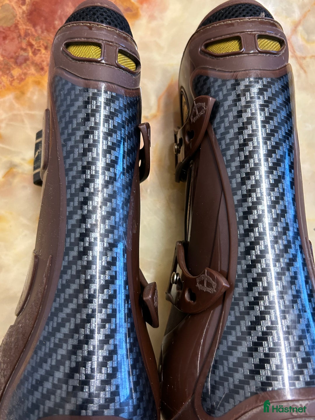 Benskydd hästutrustning till salu: Versus Grand slam benskydd i fint skick. i Hällekis - Annons 3