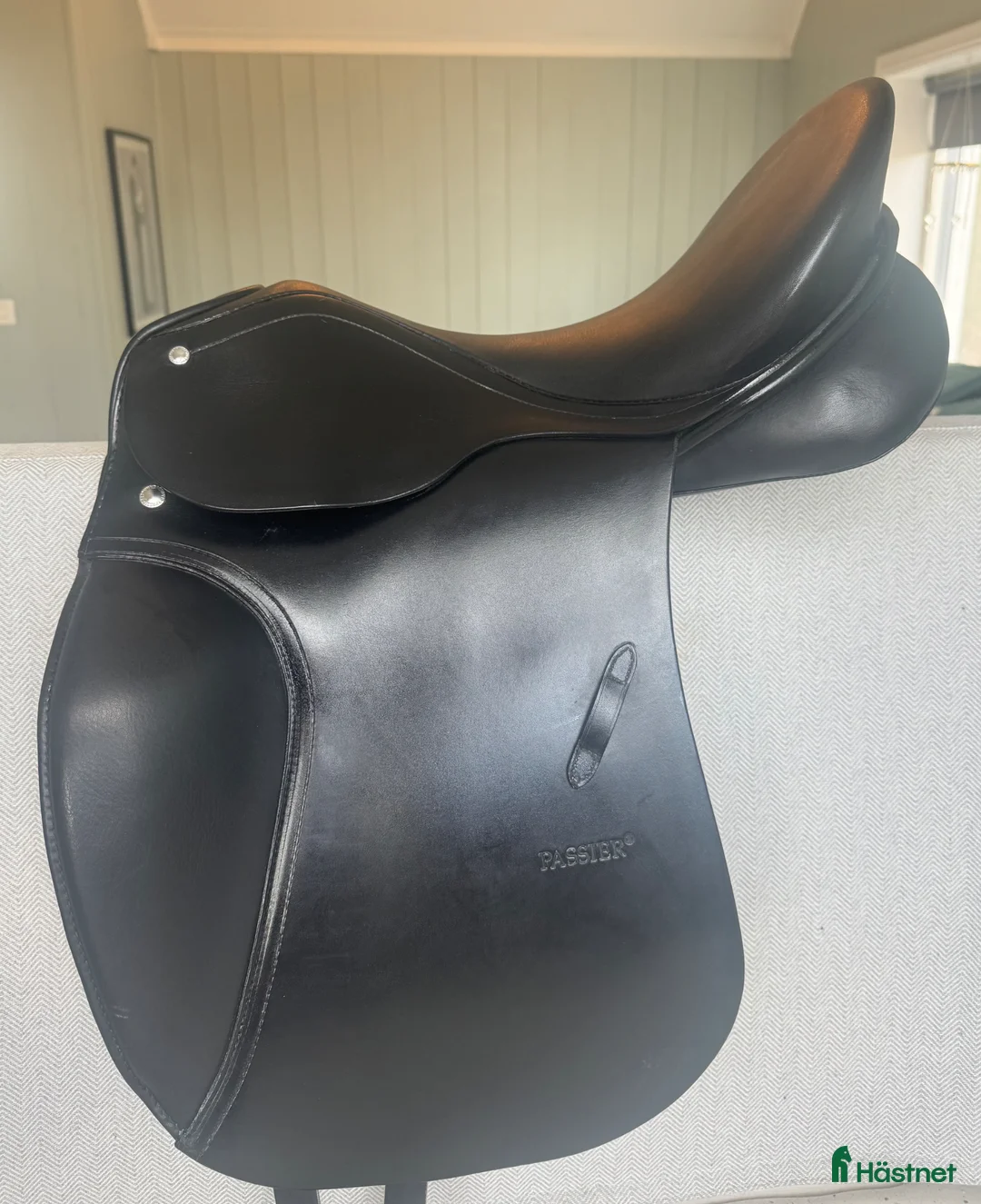 Sadlar hästutrustning till salu: Kvalitetssadel i nyskick! - Annons 1