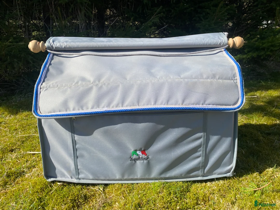 Övrig utrustning övrig utrustning till salu: Equiline Stallgardiner för tävling i väska - Annons 1
