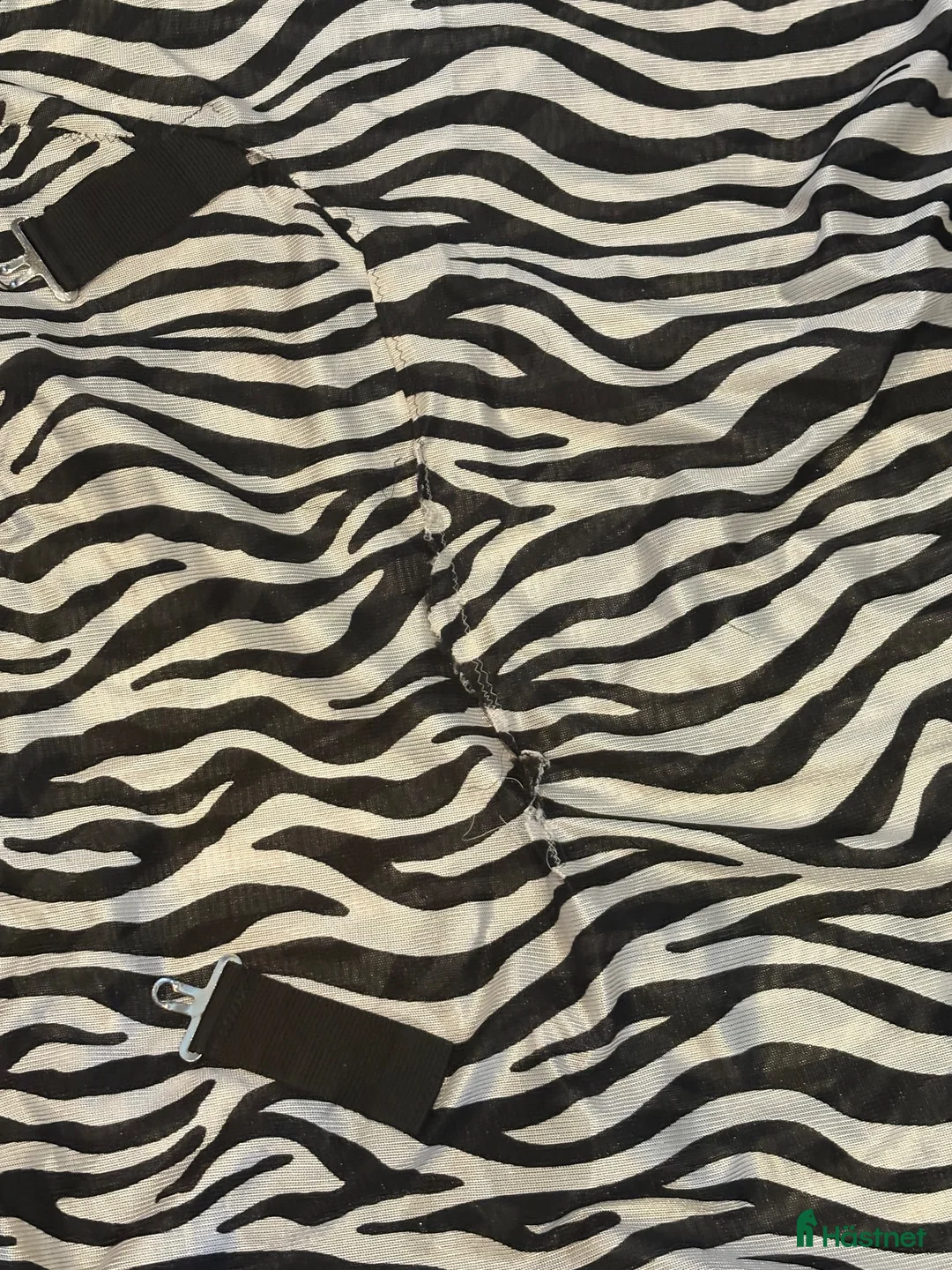 Täcken hästutrustning till salu: Flugtäcke zebra stl 135 - Annons 2
