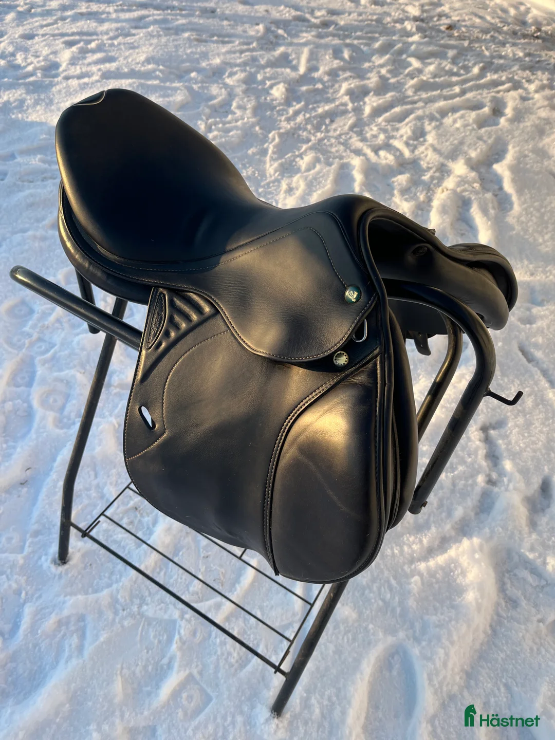 Sadlar hästutrustning till salu: Fin prestigesadel! - Annons 2