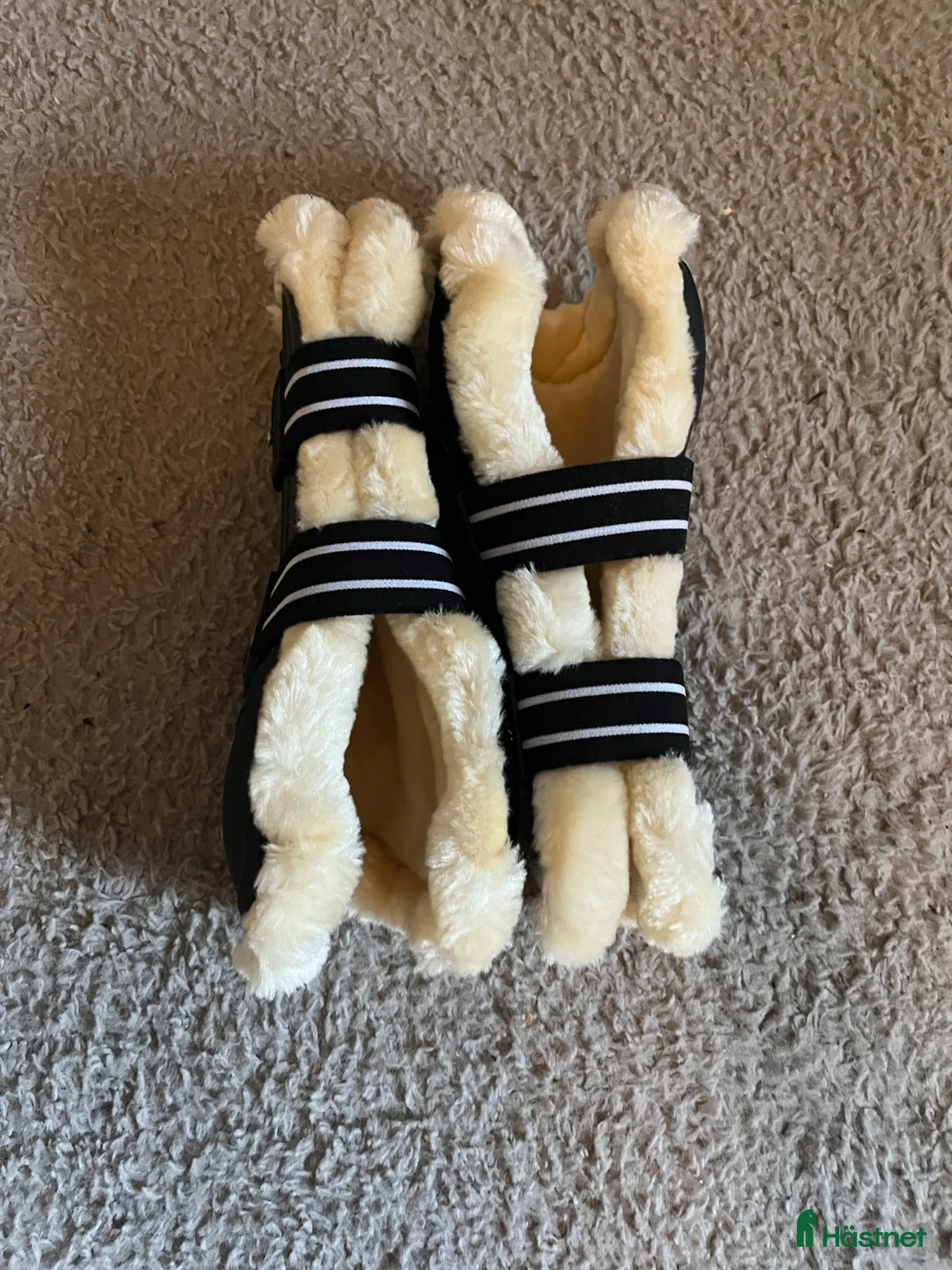 Benskydd hästutrustning till salu: Helt oanvända senskydd med fluff! i Laholm - Annons 2