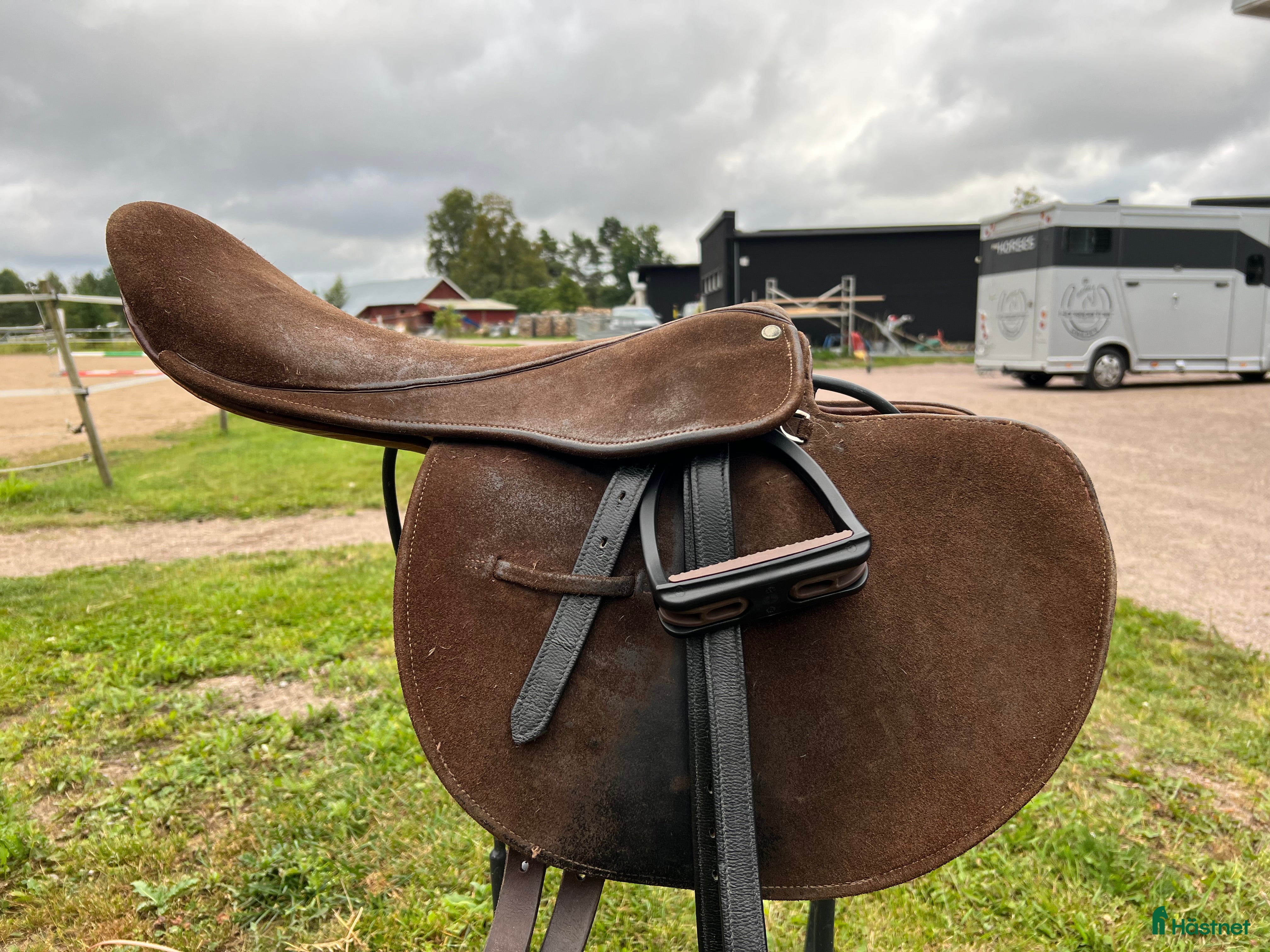 Sadlar hästutrustning Gibson träningssadel galopp - Annons 3