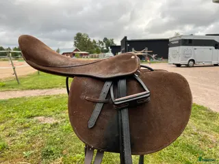 Sadlar hästutrustning Gibson träningssadel galopp - Annons 3