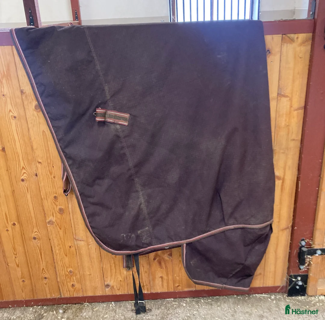 Täcken hästutrustning till salu: Haglunds fodrat regntäcke  - Annons 2