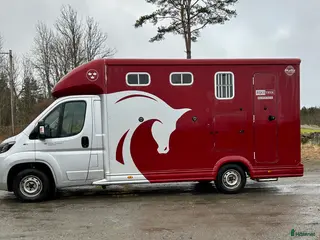 Hästlastbilar fordon & transport till salu: Unik b-kortsbuss med bodel bak🤩 - Annons 4