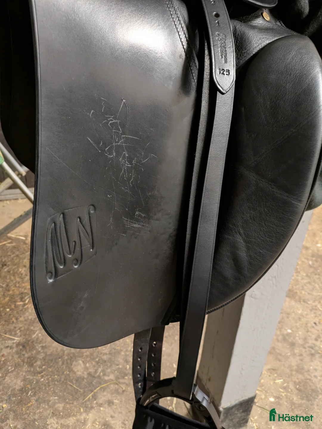 Sadlar hästutrustning till salu: Morris & Nolan dressyrsadel  i Åkersberga - Annons 2