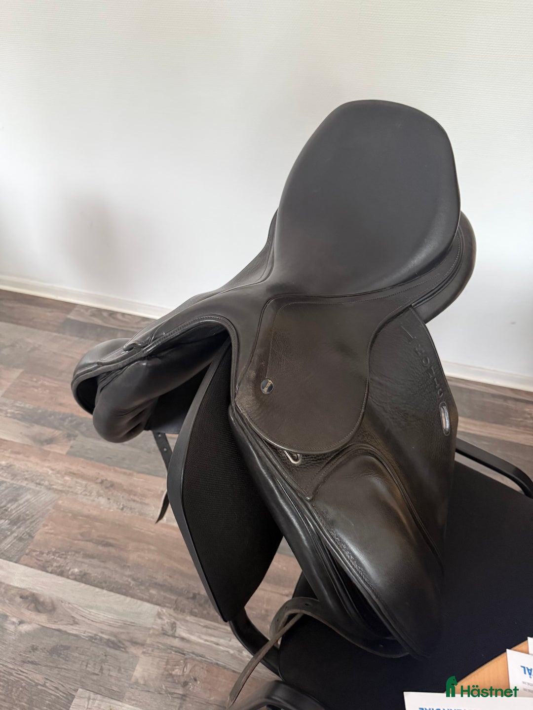 Sadlar hästutrustning till salu: Ikonic dressyrsadel obs sänkt pris  i Filipstad - Annons 3