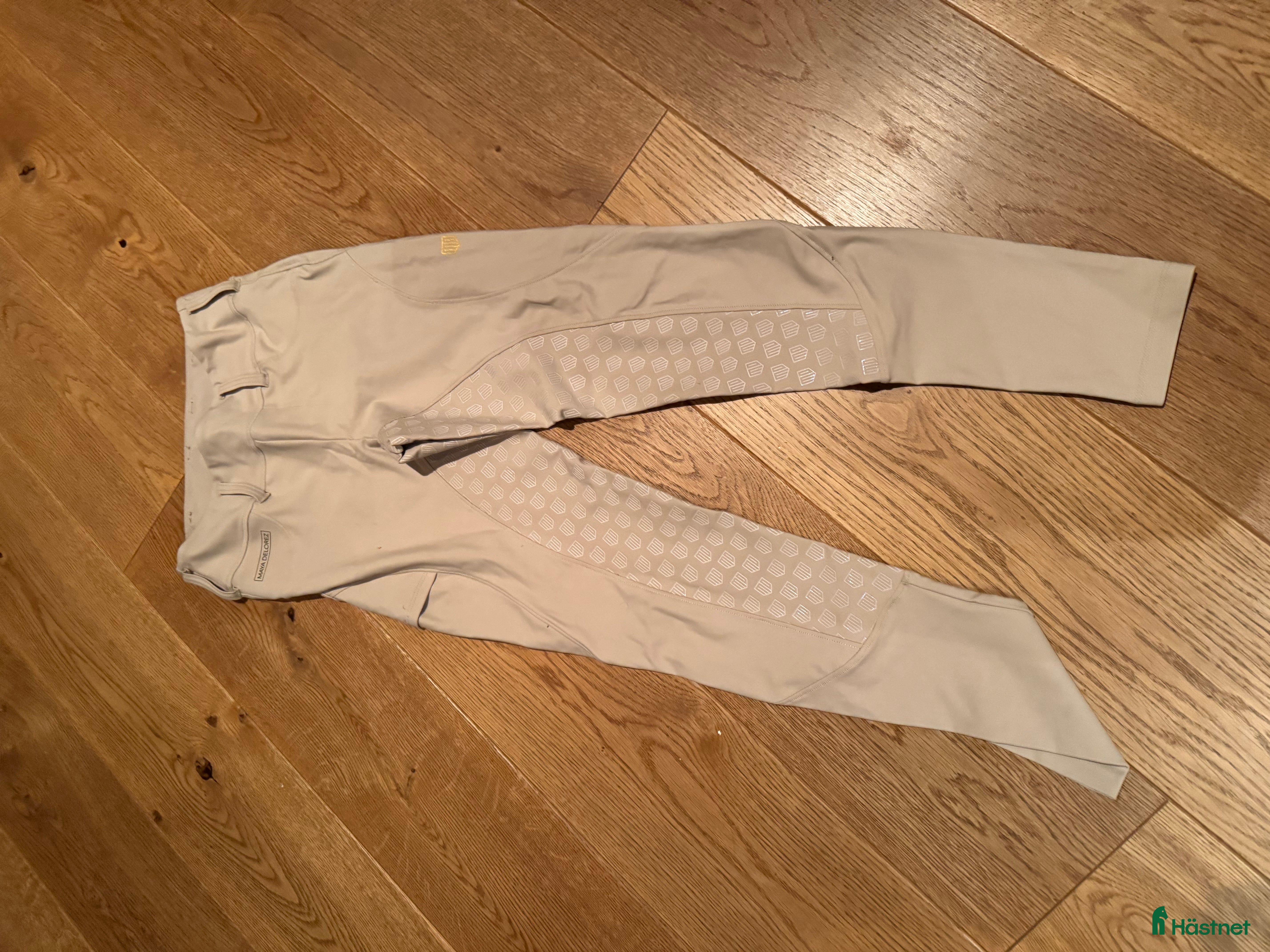 Ridbyxor ryttarutrustning till salu: Maya delorez beiga ridbyxor  i Saltsjö-Boo - Annons 4