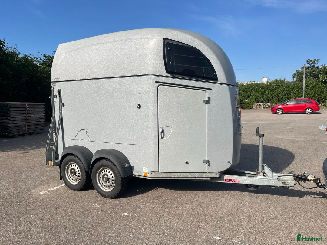 Hästtransporter  fordon & transport till salu: Hästtransport Aluminiumgolv m sadelkammare i Torekov - Annons 1