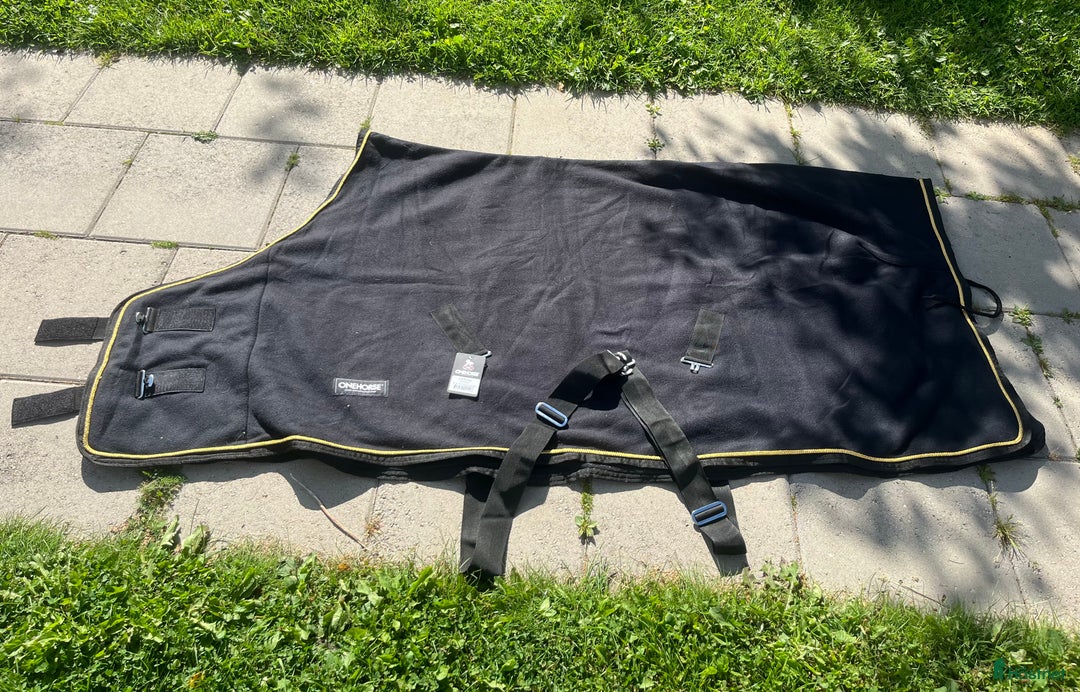 Täcken hästutrustning till salu: Nytt täcke!  i Glanshammar - Annons 1