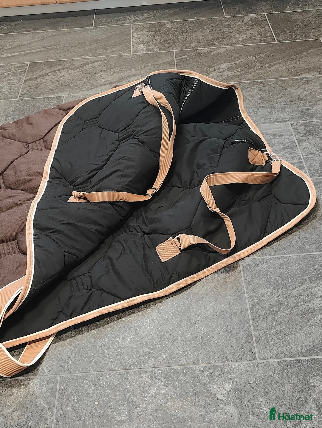 Täcken hästutrustning till salu: Nytt Lyxigt stalltäcke storlek 145 cm i Ängelholm - Annons 5