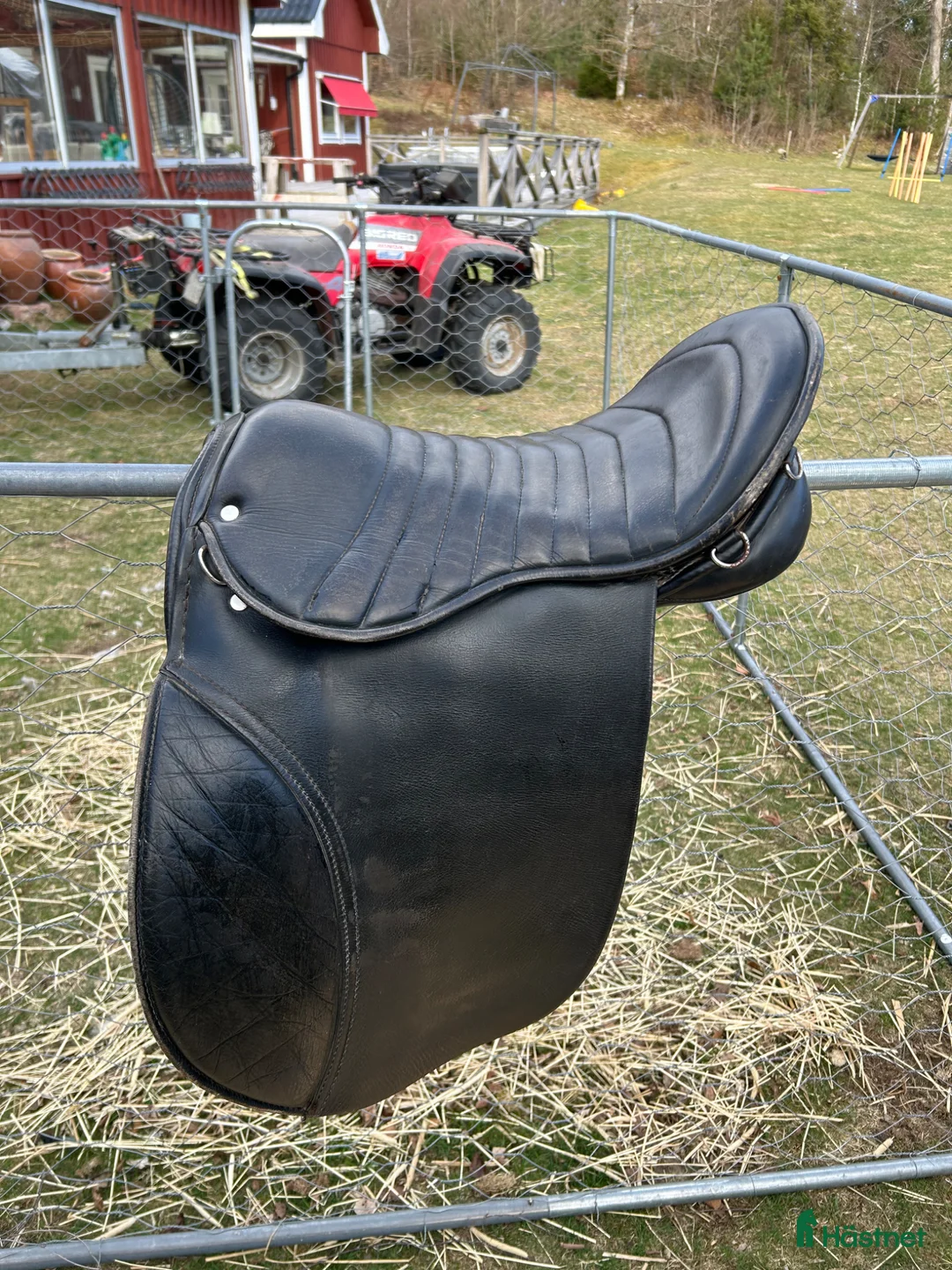 Sadlar hästutrustning till salu: Fin Royal Island sadel 17 tum i Knäred - Annons 1