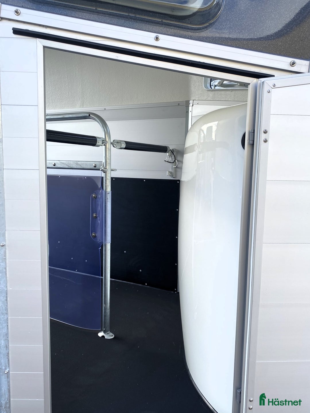 Hästtransporter  fordon & transport till salu: Tvåhästars Böckmann med sadelkammare i Kvicksund - Annons 9