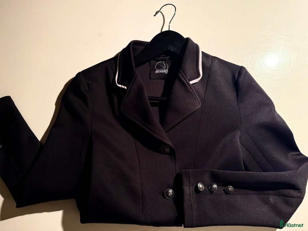 Jackor & Kavajer ryttarutrustning till salu: Exklusiv Tävlings Ridkavaj stl 140 i Linköping - Annons 2