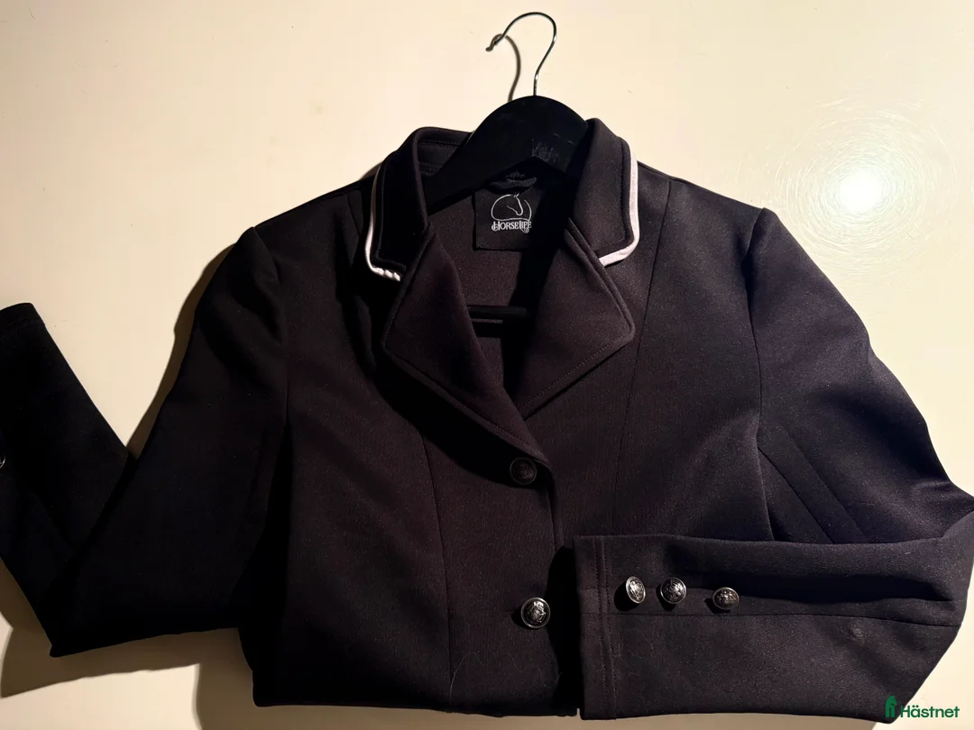 Jackor & Kavajer ryttarutrustning till salu: Exklusiv Tävlings Ridkavaj stl 140 i Linköping - Annons 2