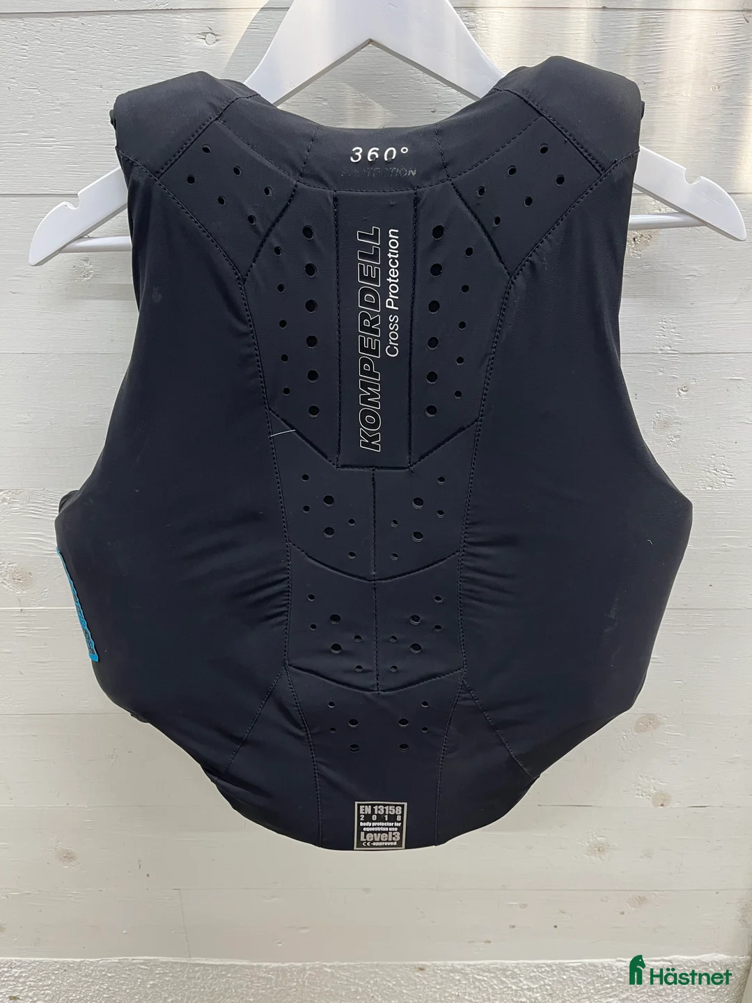 Säkerhetsvästar ryttarutrustning till salu: Fin Komperdell väst slim m i Gävle - Annons 2