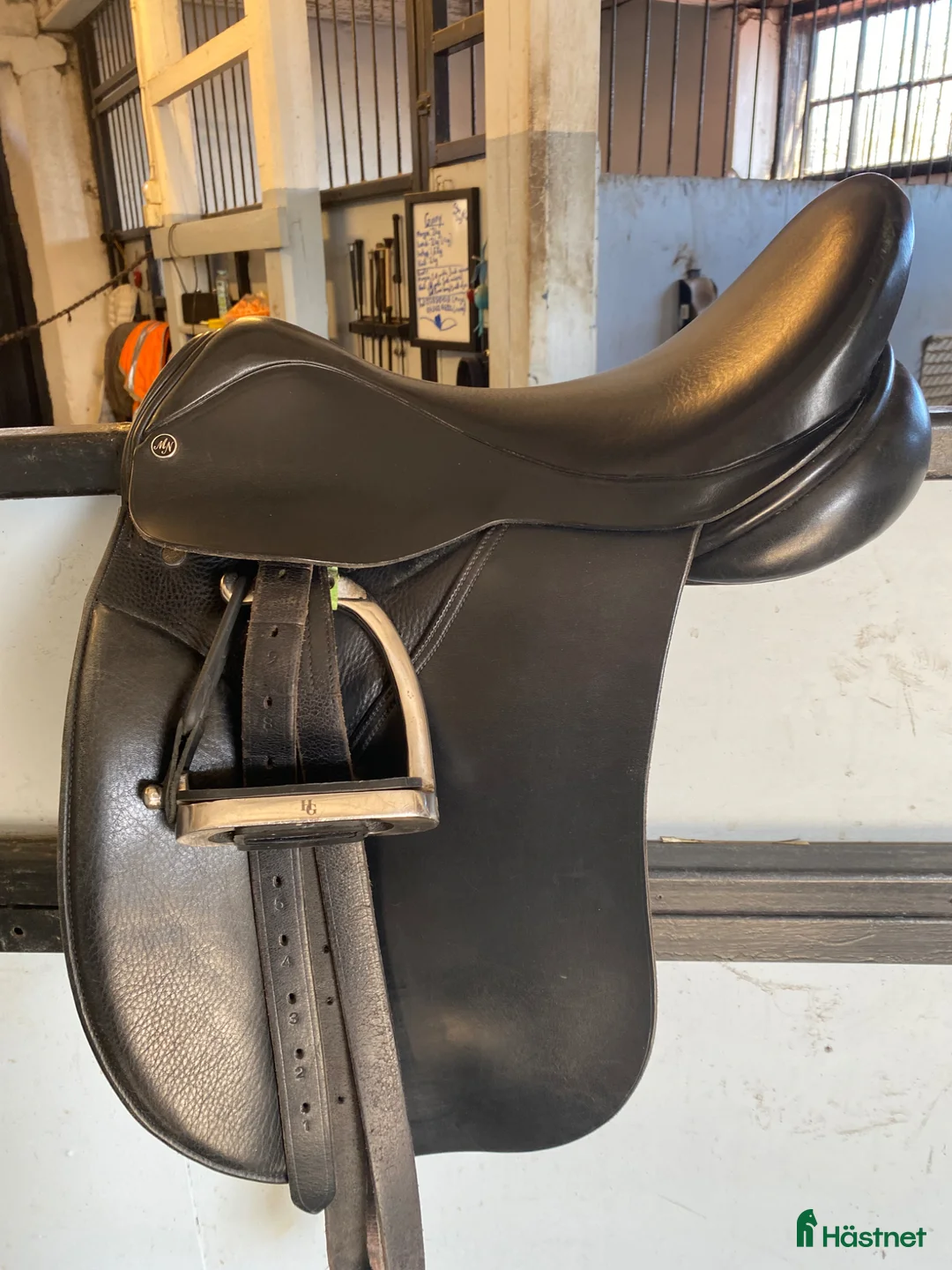 Sadlar hästutrustning till salu: Dressyrsadel 16 i Bålsta - Annons 1