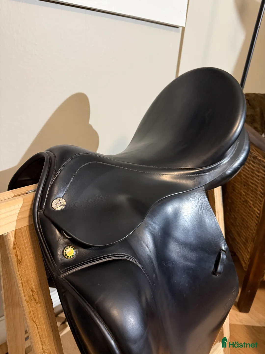 Sadlar hästutrustning till salu: Svart Dressyrsadel Prestige i Runhällen - Annons 4