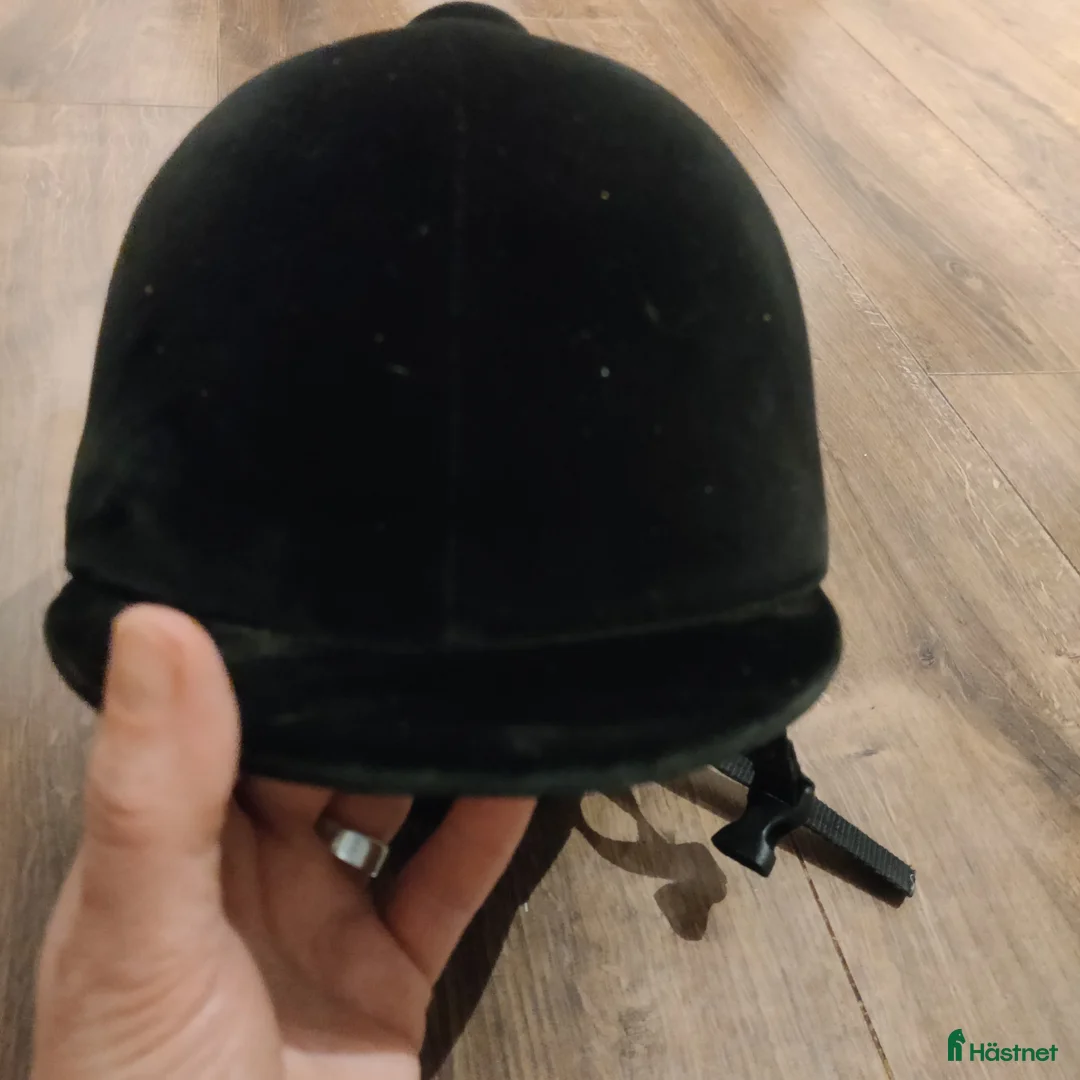 Hjälmar ryttarutrustning till salu: Ridhjälm i Järpen - Annons 2