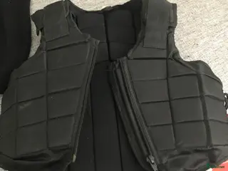 Säkerhetsvästar ryttarutrustning till salu: Säkerhetsväst barn - Annons 14