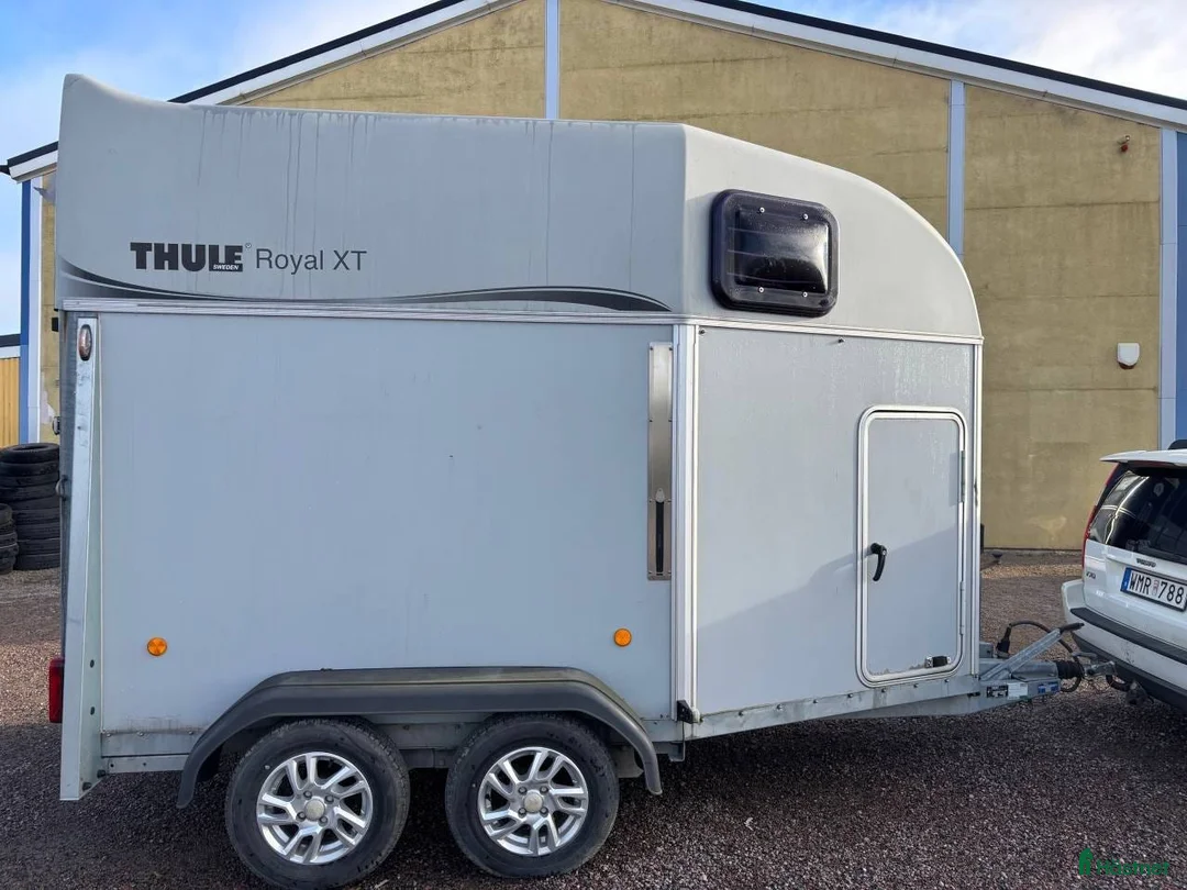 Hästtransporter  fordon & transport till salu: Rymlig med Sadelkammare  - Annons 1