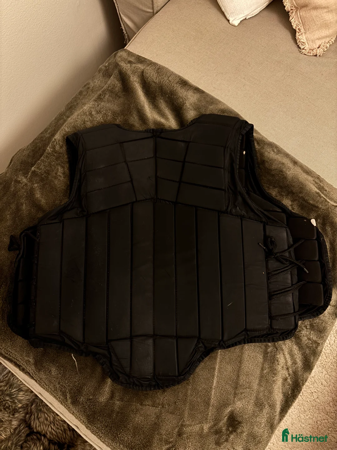 Säkerhetsvästar ryttarutrustning till salu: Svart Ridväst i Uddevalla - Annons 2