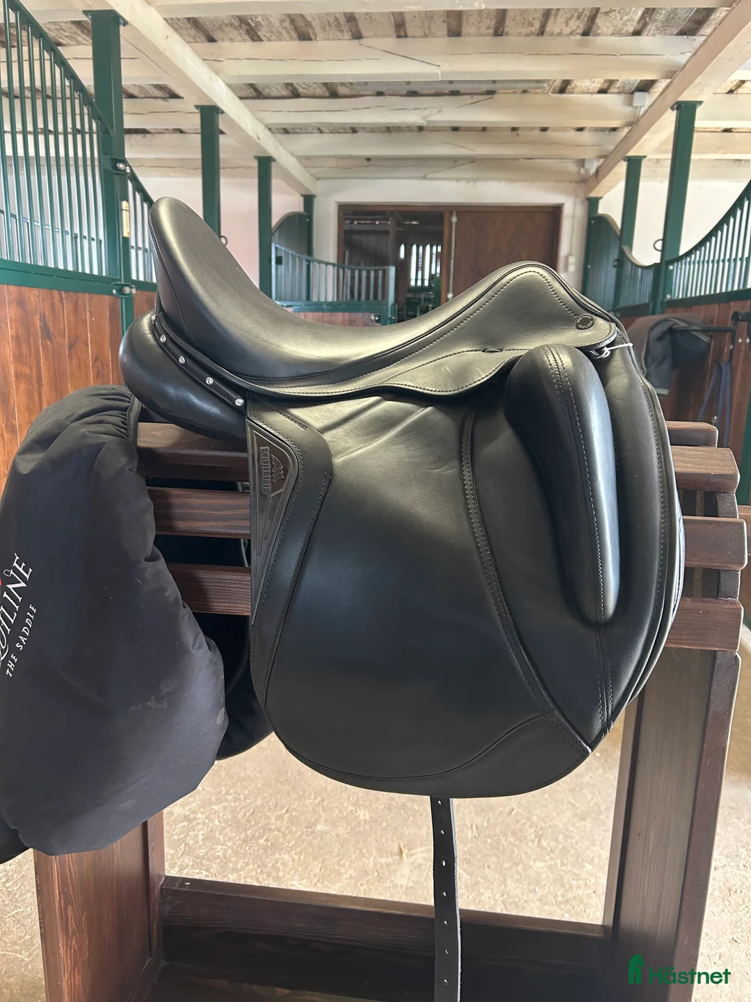 Sadlar hästutrustning till salu: Equiline Alissum 17” Svart  i Värsås - Annons 2