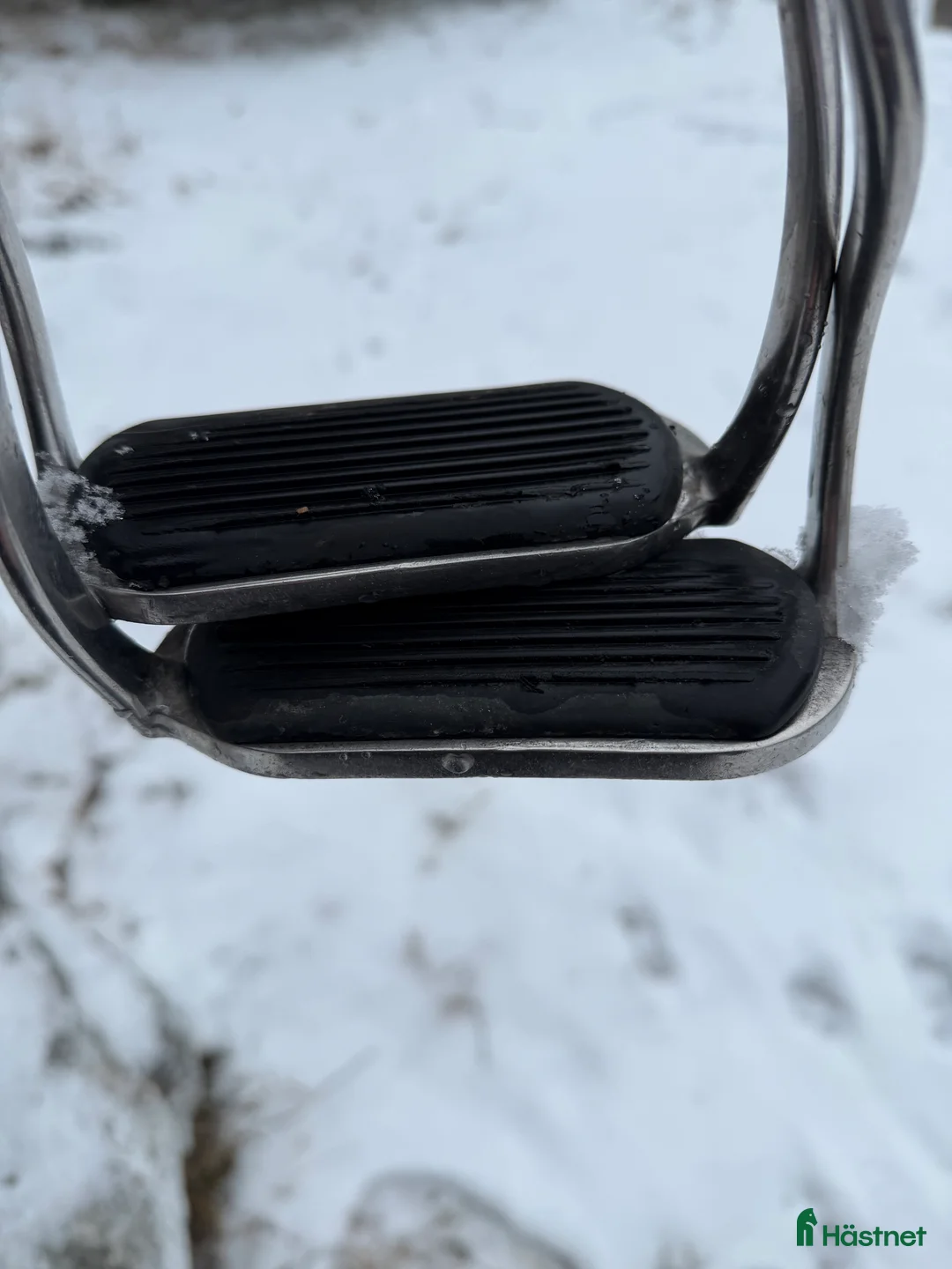 Stigbyglar hästutrustning till salu: 2 par stigbyglar i Värmdö - Annons 4