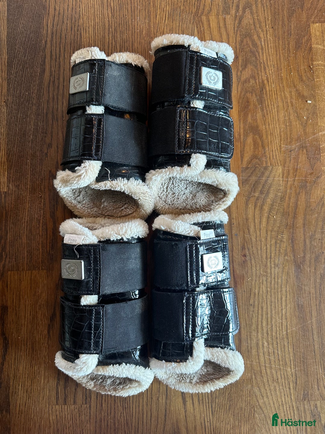 Benskydd hästutrustning till salu: Ps of Sweden benskydd, käkrem och pannband  i Rättvik - Annons 1