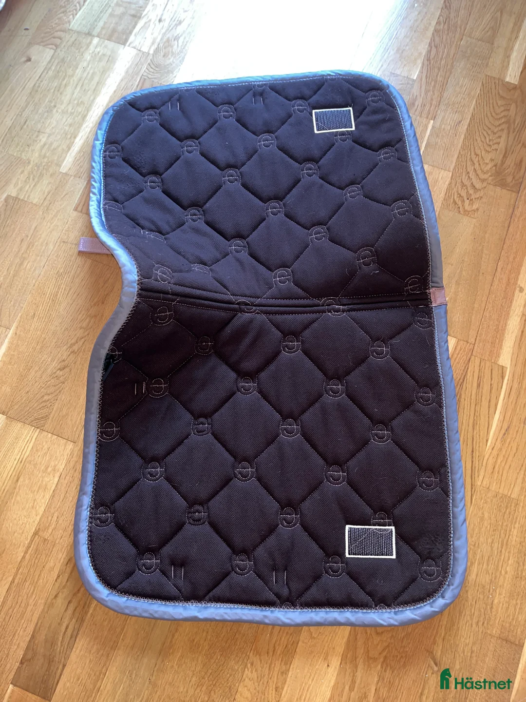 Schabrak & Vojlockar hästutrustning till salu: Två es schabrak i Johanneshov - Annons 6