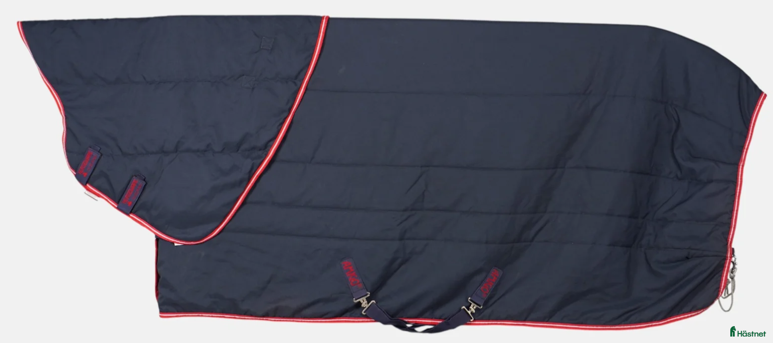 Täcken hästutrustning till salu: Stalltäcke med hals 200g i Alunda - Annons 13